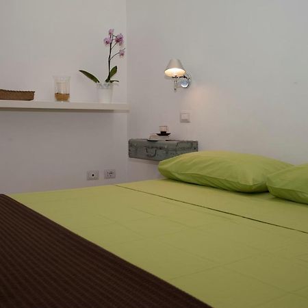 Center 2 Rooms B&B Рим Екстериор снимка