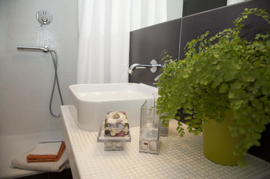 Center 2 Rooms B&B Рим Екстериор снимка